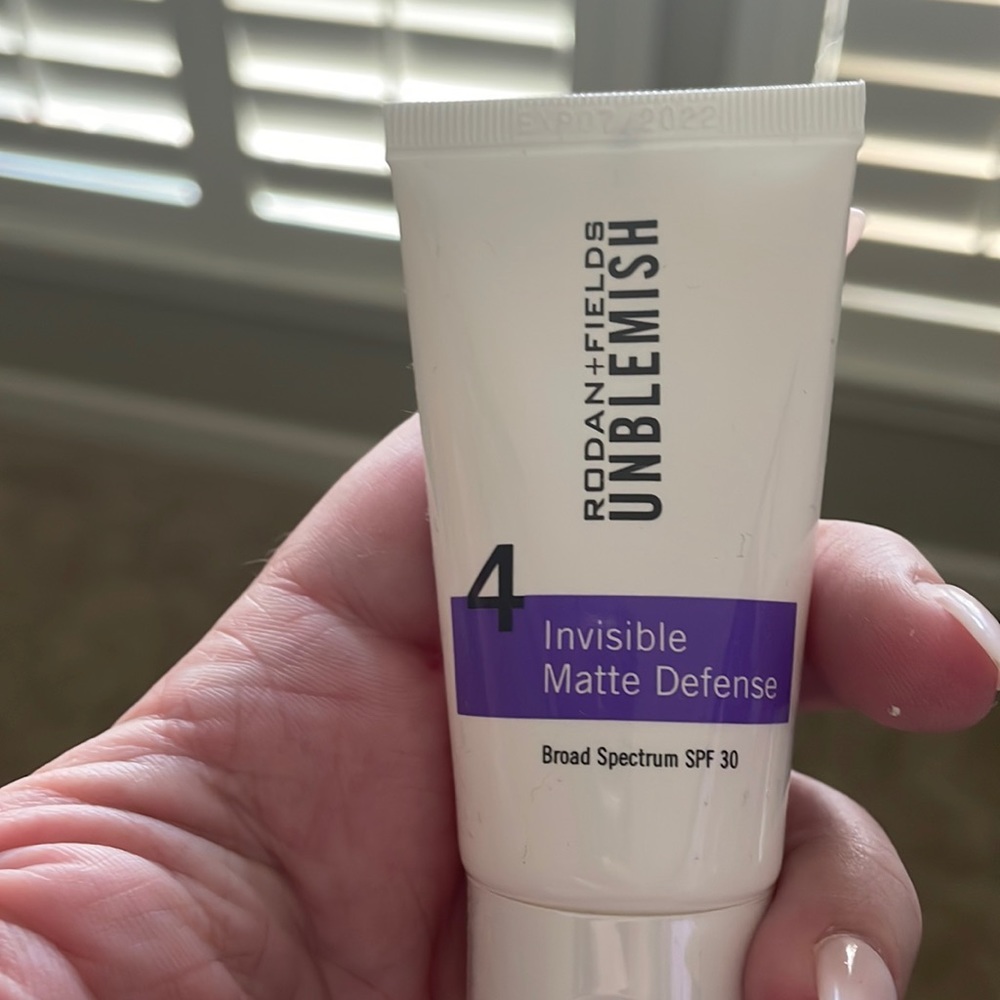 Rodan & Fields Unblemish Invisible Matte Defense